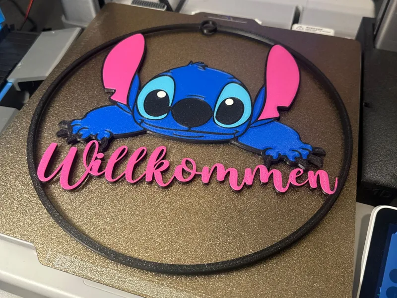 Stitch heißt dich willkommen – multilinguale Deko