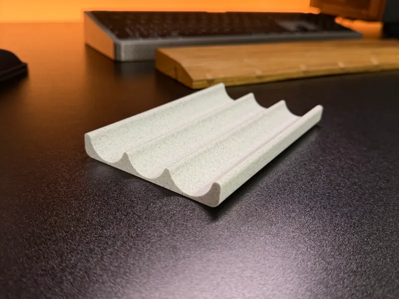Desk pen holder