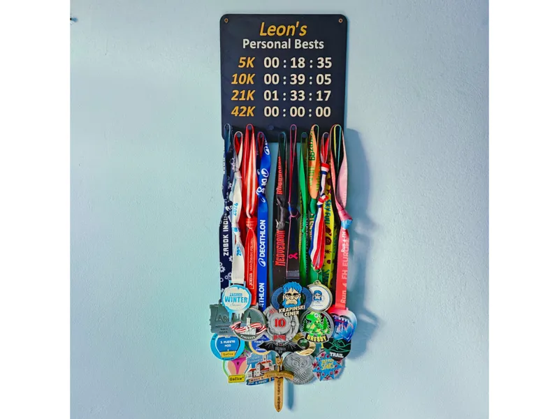 Customizable running medal holder