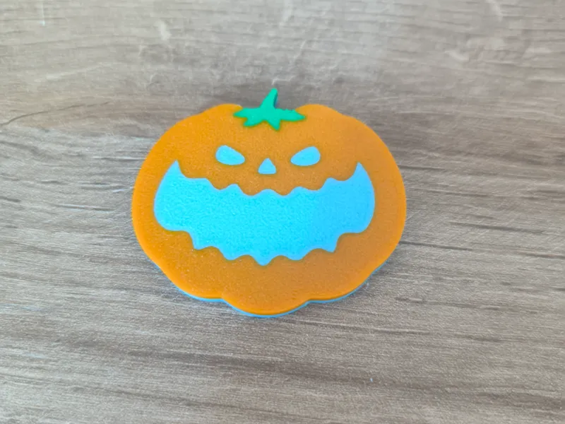 Pumpkin magnet with glowing parts