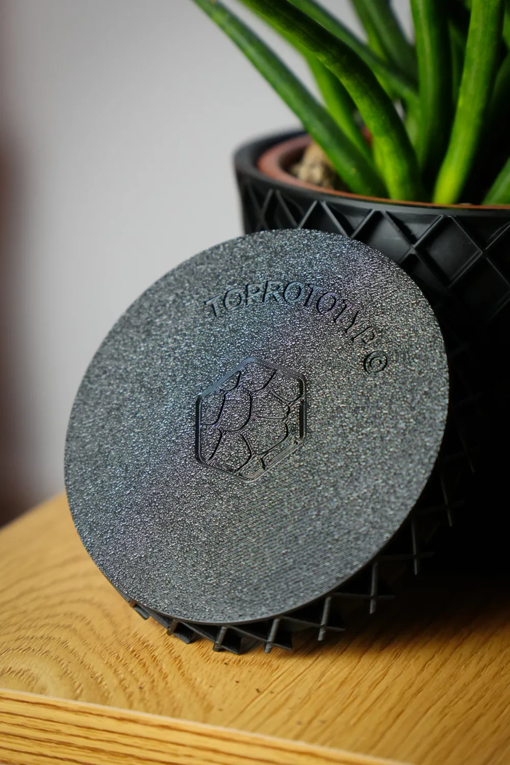 PLANTER WITH TWISTABLE DRIP TRAY - KNURLED - Free 3D Print Model ...