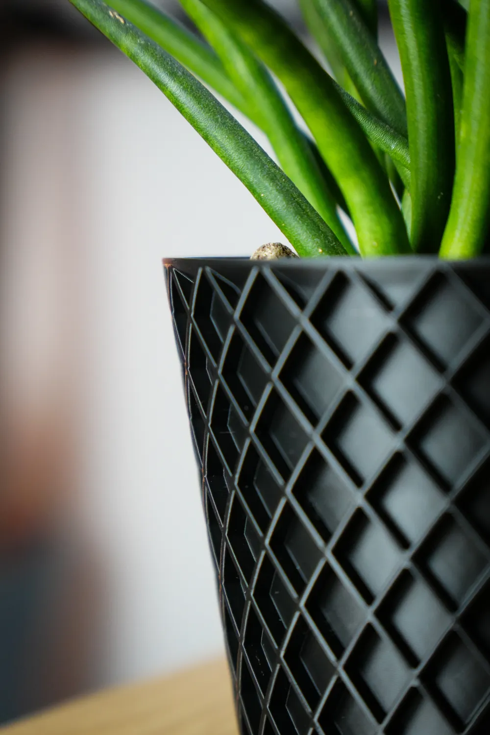 PLANTER WITH TWISTABLE DRIP TRAY - KNURLED - Free 3D Print Model ...