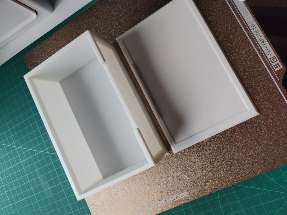 box with hinged lid - Free 3D Print Model - MakerWorld