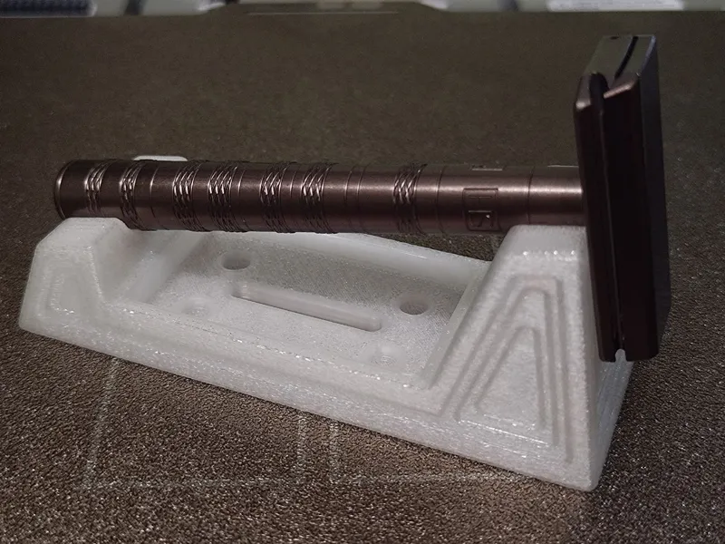 Henson razor stand