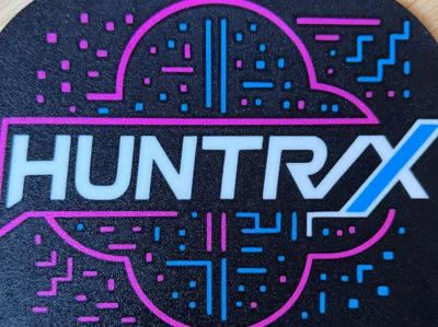 Huntrix Schild