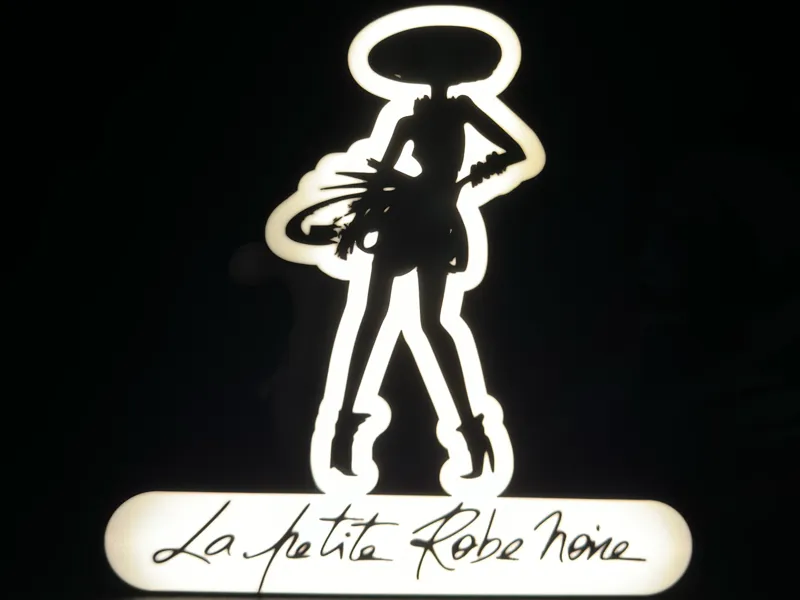 Boîte à Lumière La Petite Robe Noir