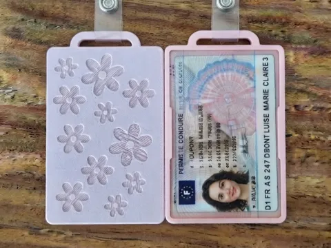 Soporte: Floral ID Card Holder — referencia de MakerWorld