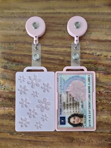 Soporte: Floral ID Card Holder — vista de referencia 2