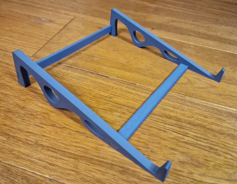 Laptop halter
