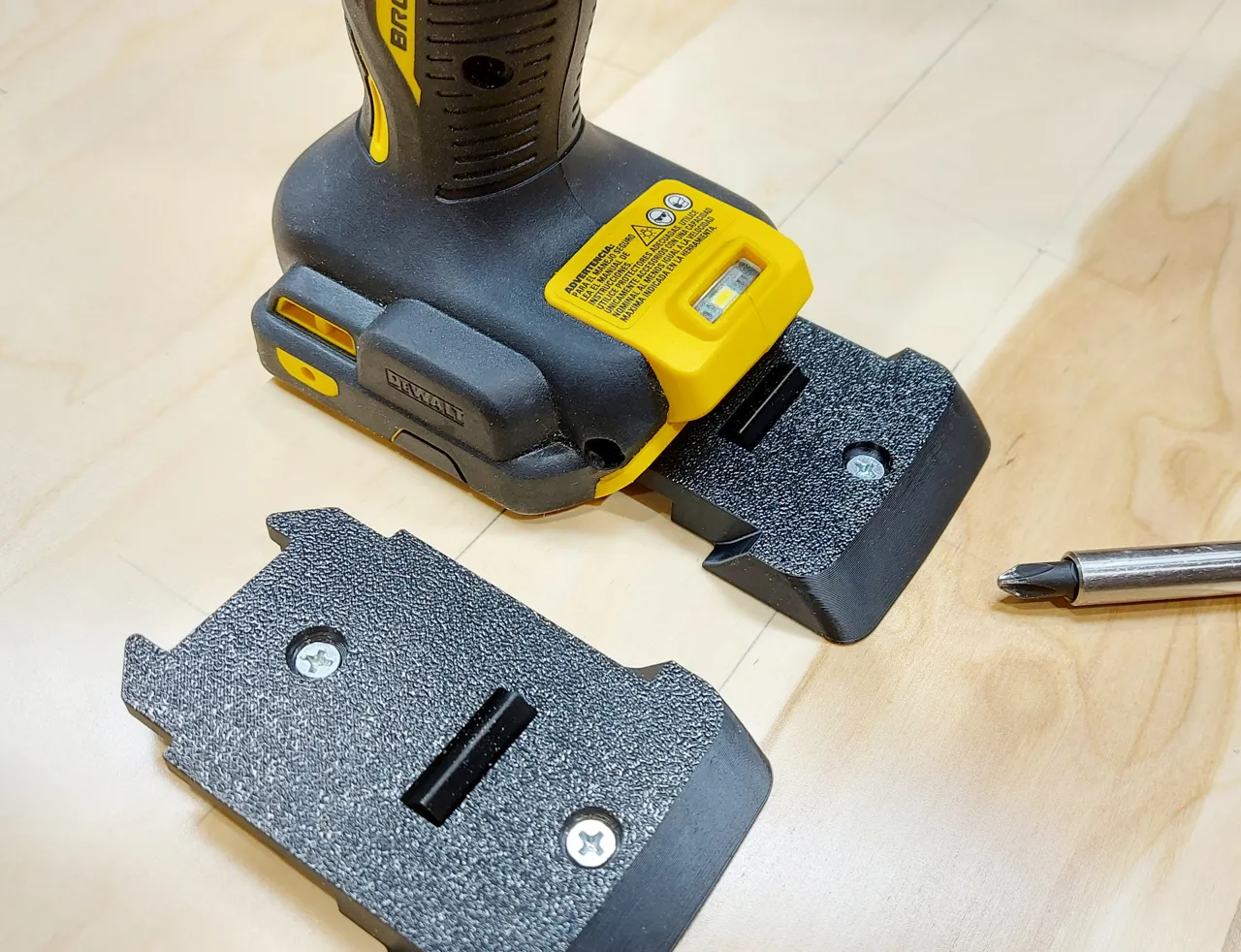Dewalt 20V tool mount, with clip view 2