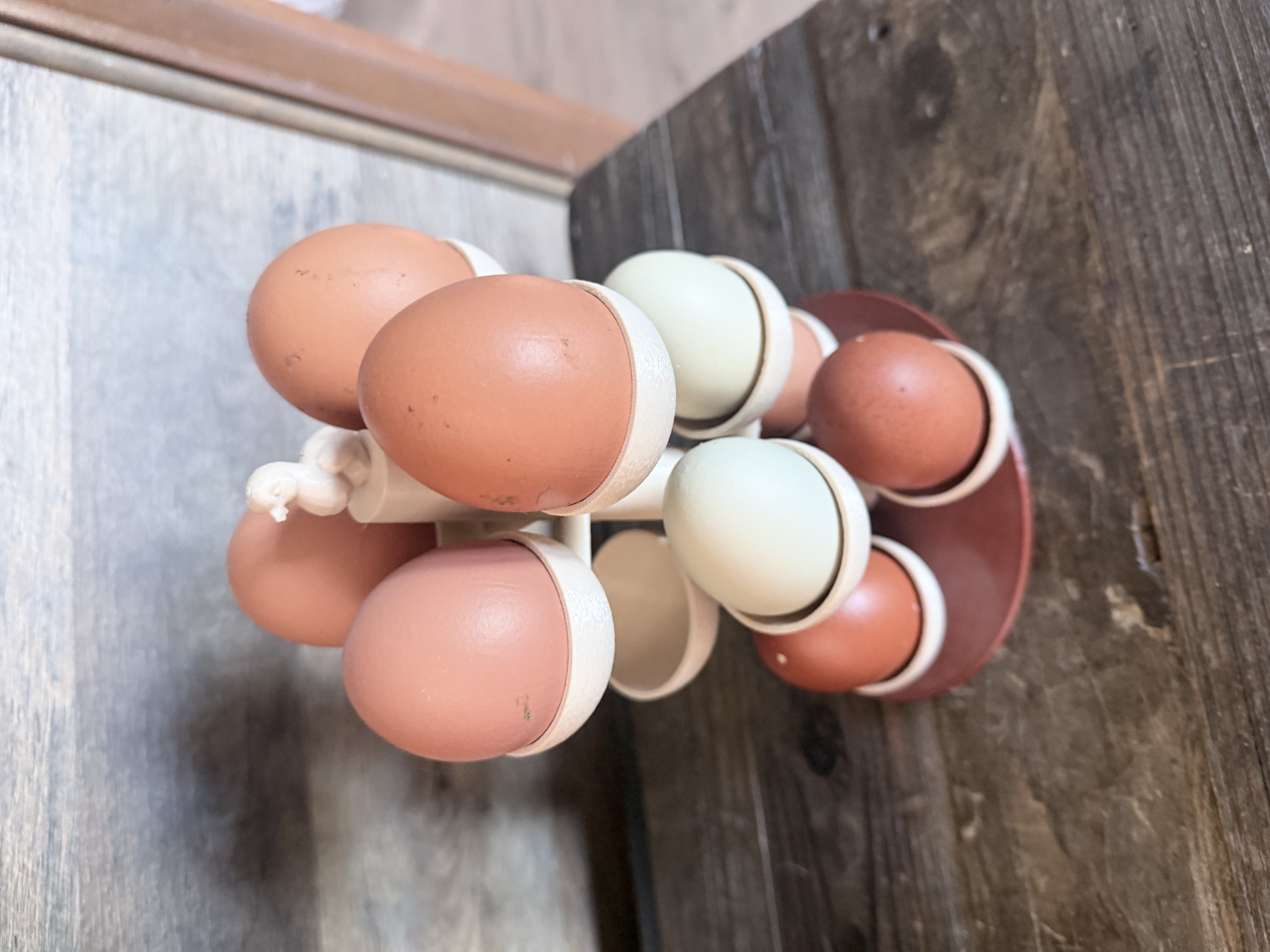 Miniatura 2 do modelo 3D Space saving Tree style Egg holder