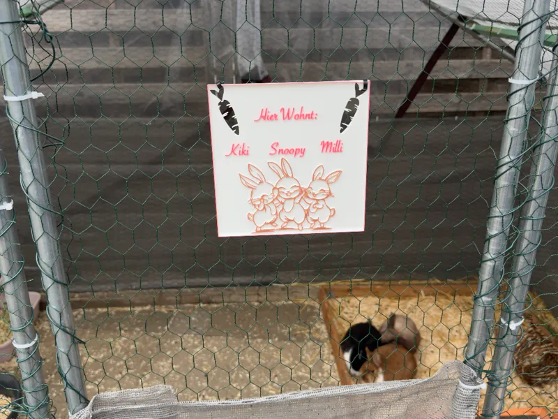 Hasenstallschild Hier Wohnen
