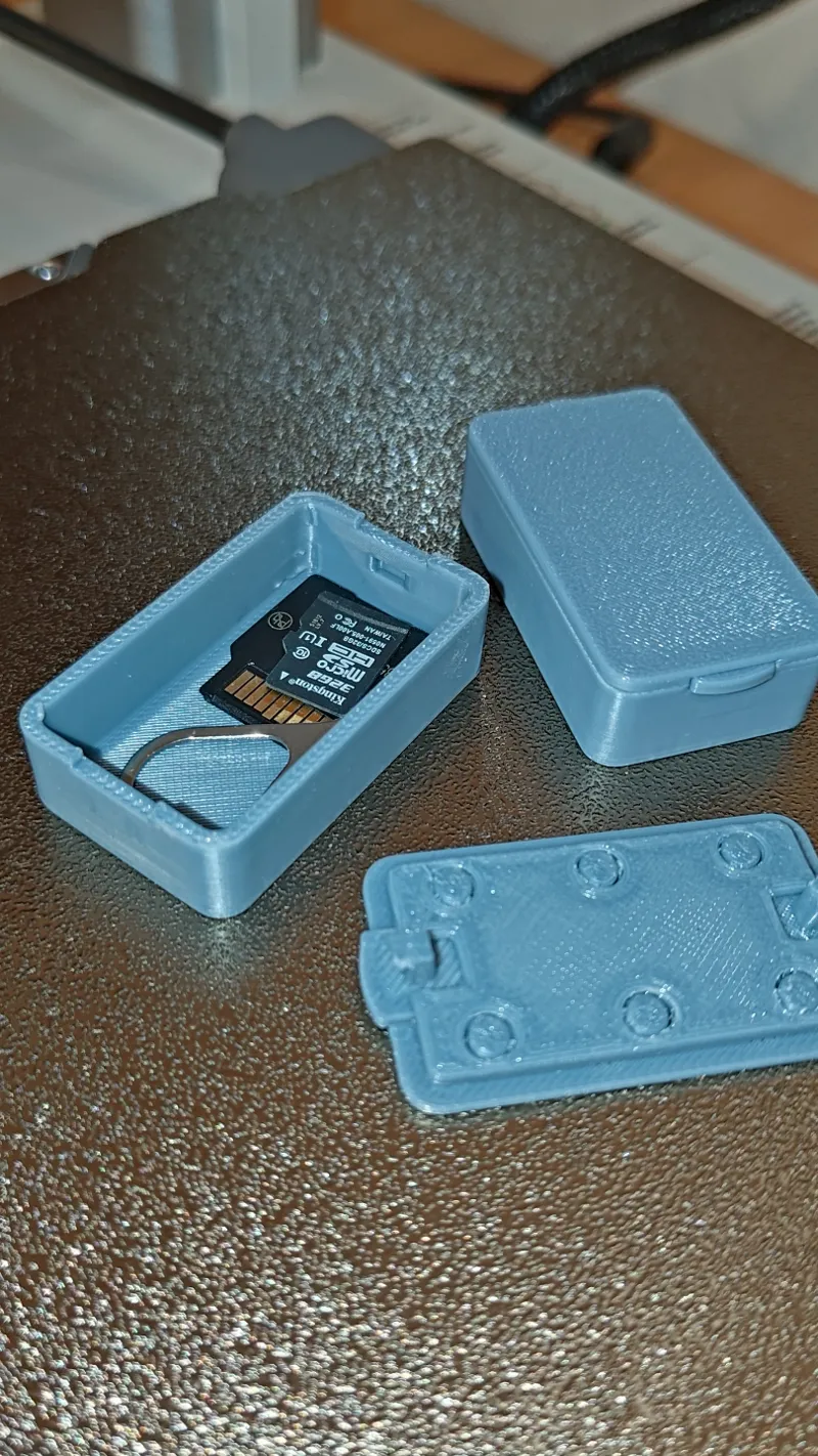 Mini case with spring lid