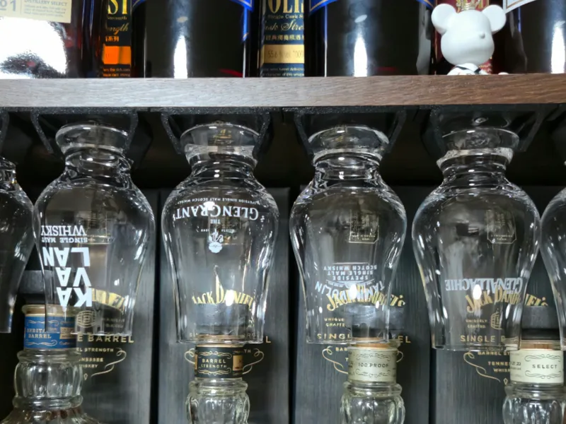 Glencairn Whisky Glass Under-Shelf Holder
