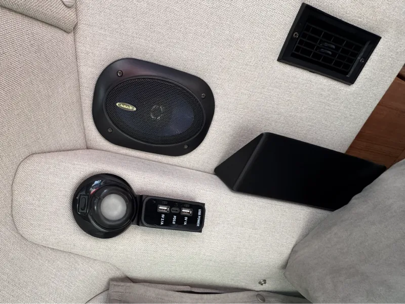 RoadTrek LED Light Base USB Charger