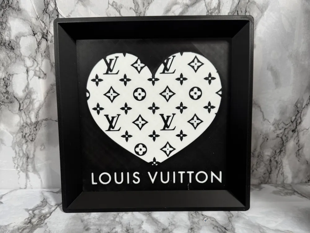 Bandeja organizadora: Louis Vuitton Catch All Tray | Home | Decor. Referencia del modelo original.
