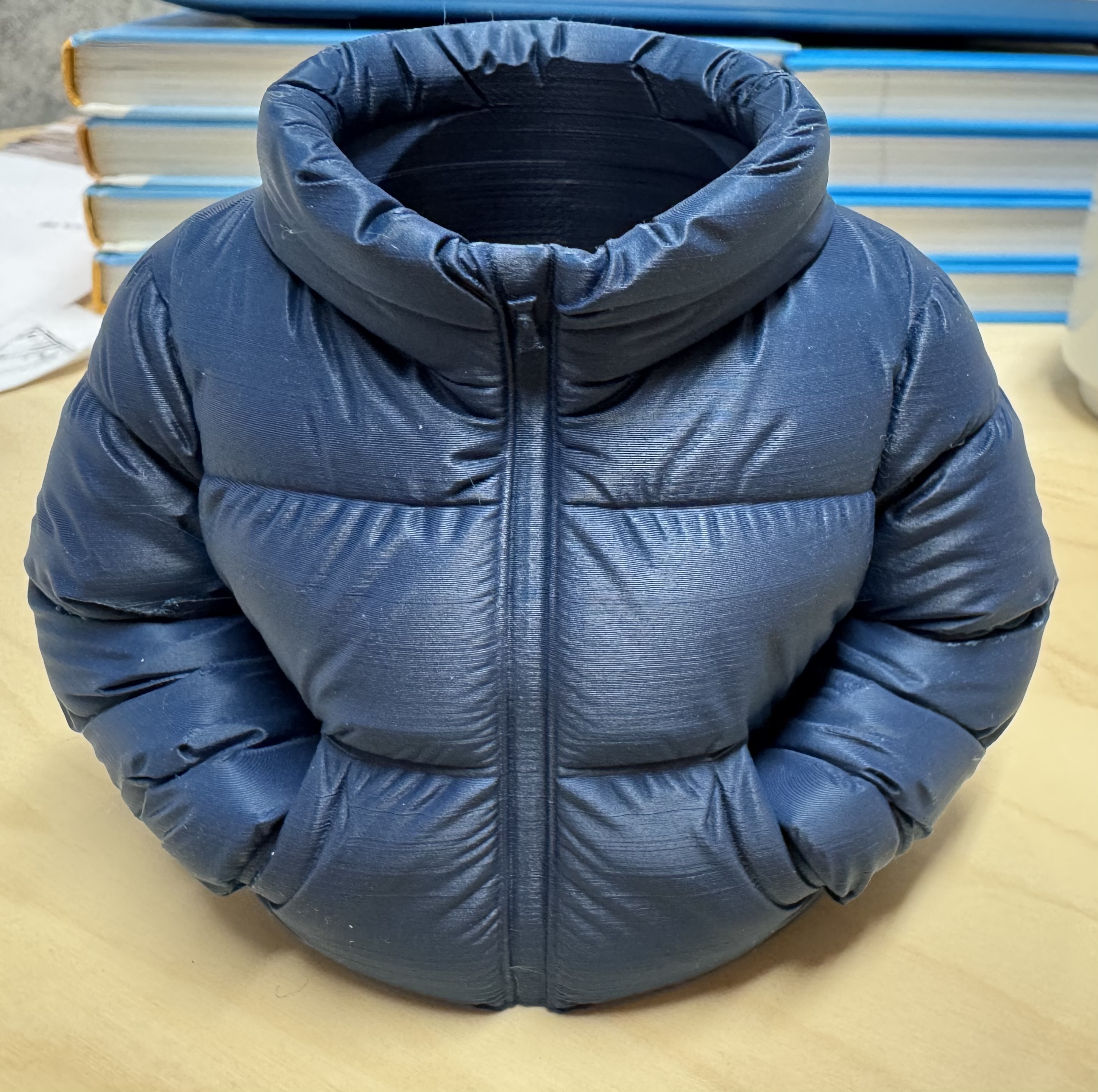 Miniatura 5 do modelo 3D Puffer Jacket Pen Holder Cup