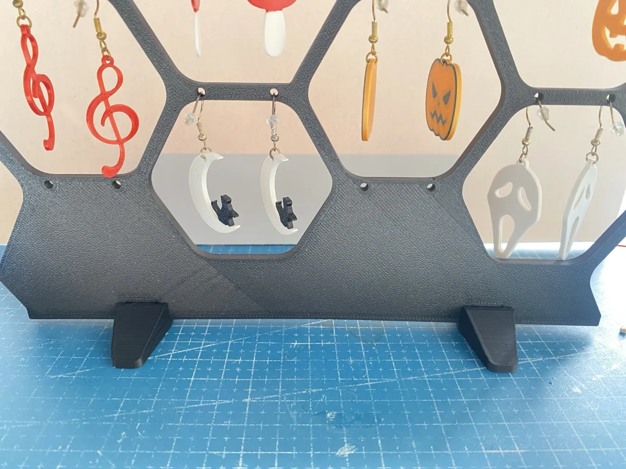 Honeycomb Earring Stand view 4