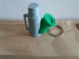 termo y mate juntos en llavero