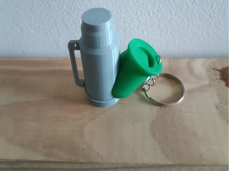 termo y mate juntos en llavero