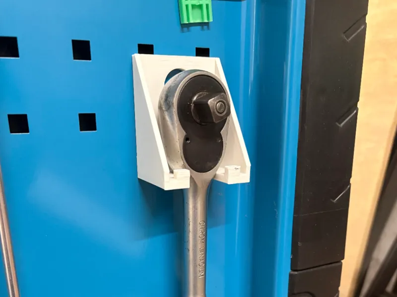 Lochwandhalter für Knarre/Ratsche