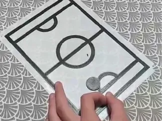 Finger hockey game