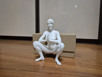 Figura decorativa: A woman in workout clothes doing squats. — vista de referencia 2