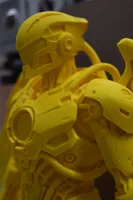 Armure robotique portable — modèle concept — photo 3
