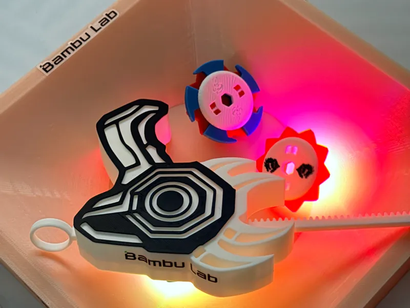 可换件炫彩陀螺+强力兽爪发射器+斜坡对战平台