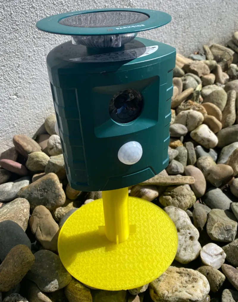 Parkside animal repeller stand