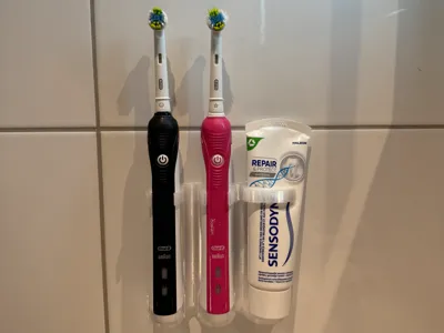 Oral-B toothbrush + toothpaste wall mount