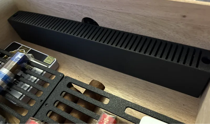 Large humidifier for cigar humidors