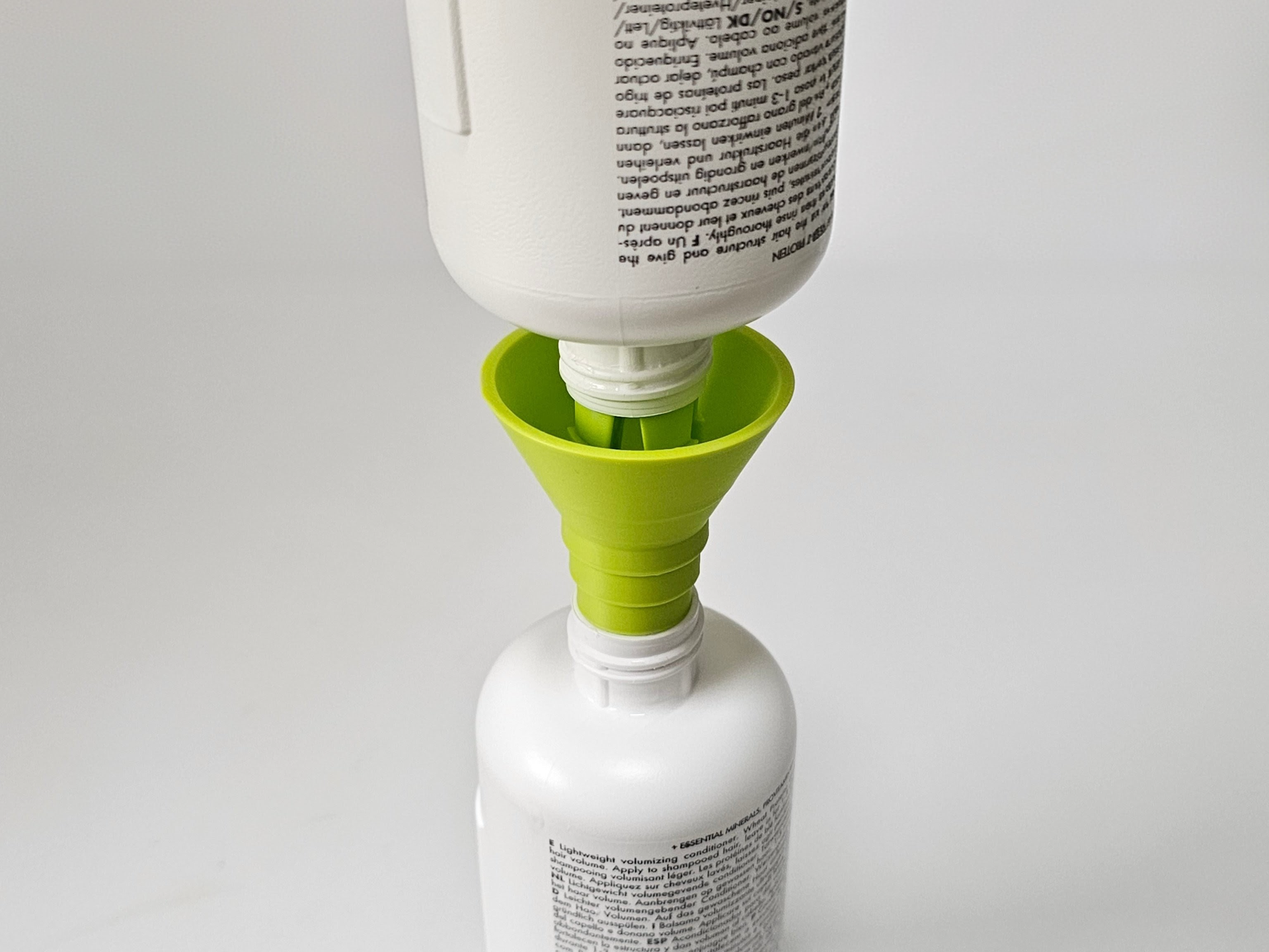 Miniatura 1 do modelo 3D Liquid Transfer Funnel