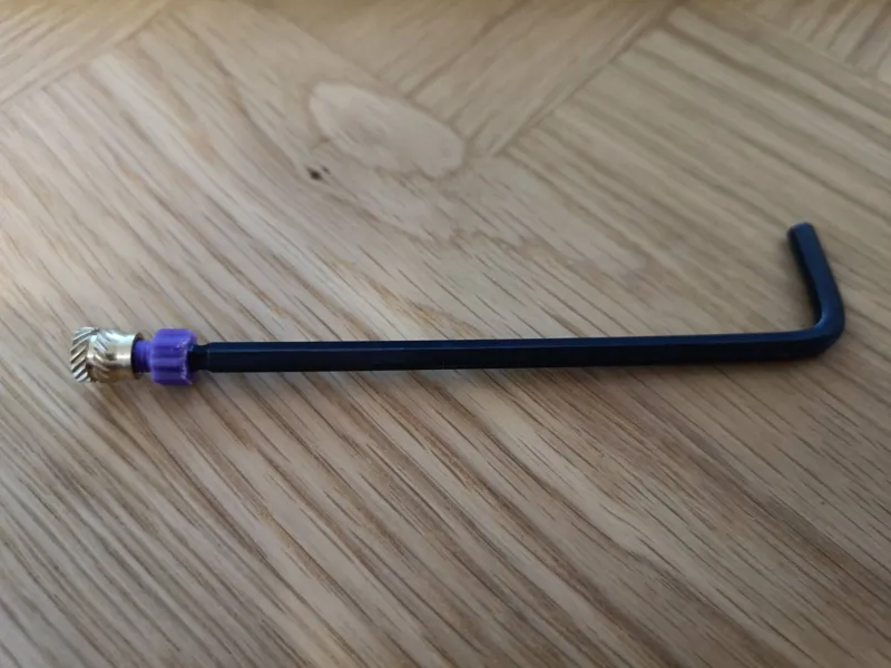 M5x8mm ISO standard bolt, with metric thread
