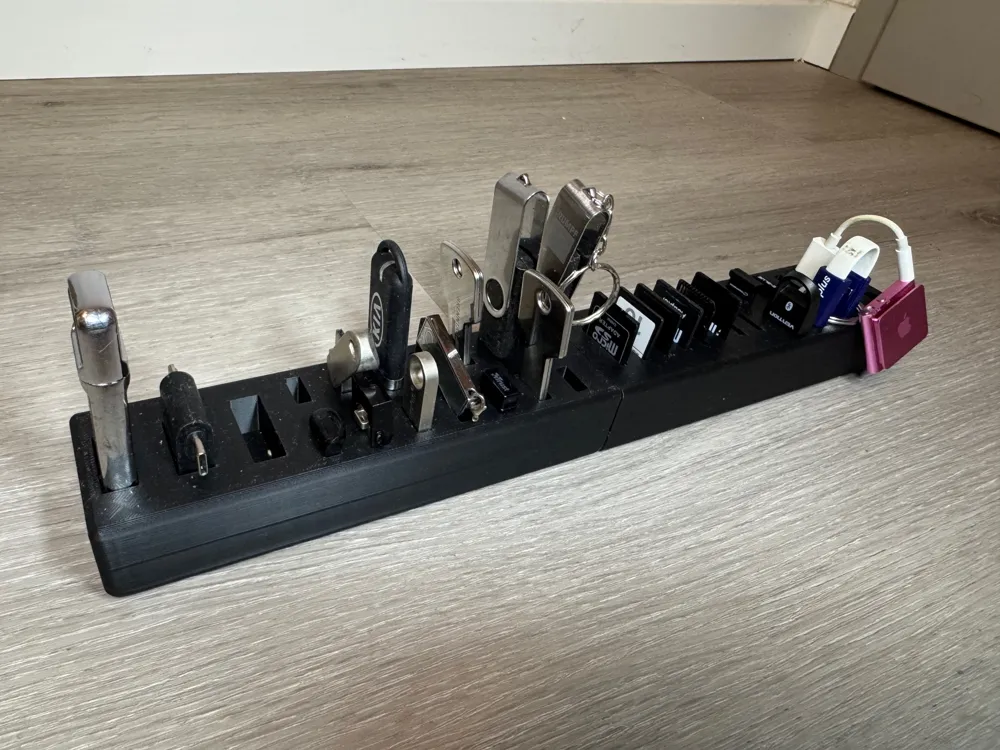 Dock for usb key and SD cards - Free 3D Print Model - MakerWorld