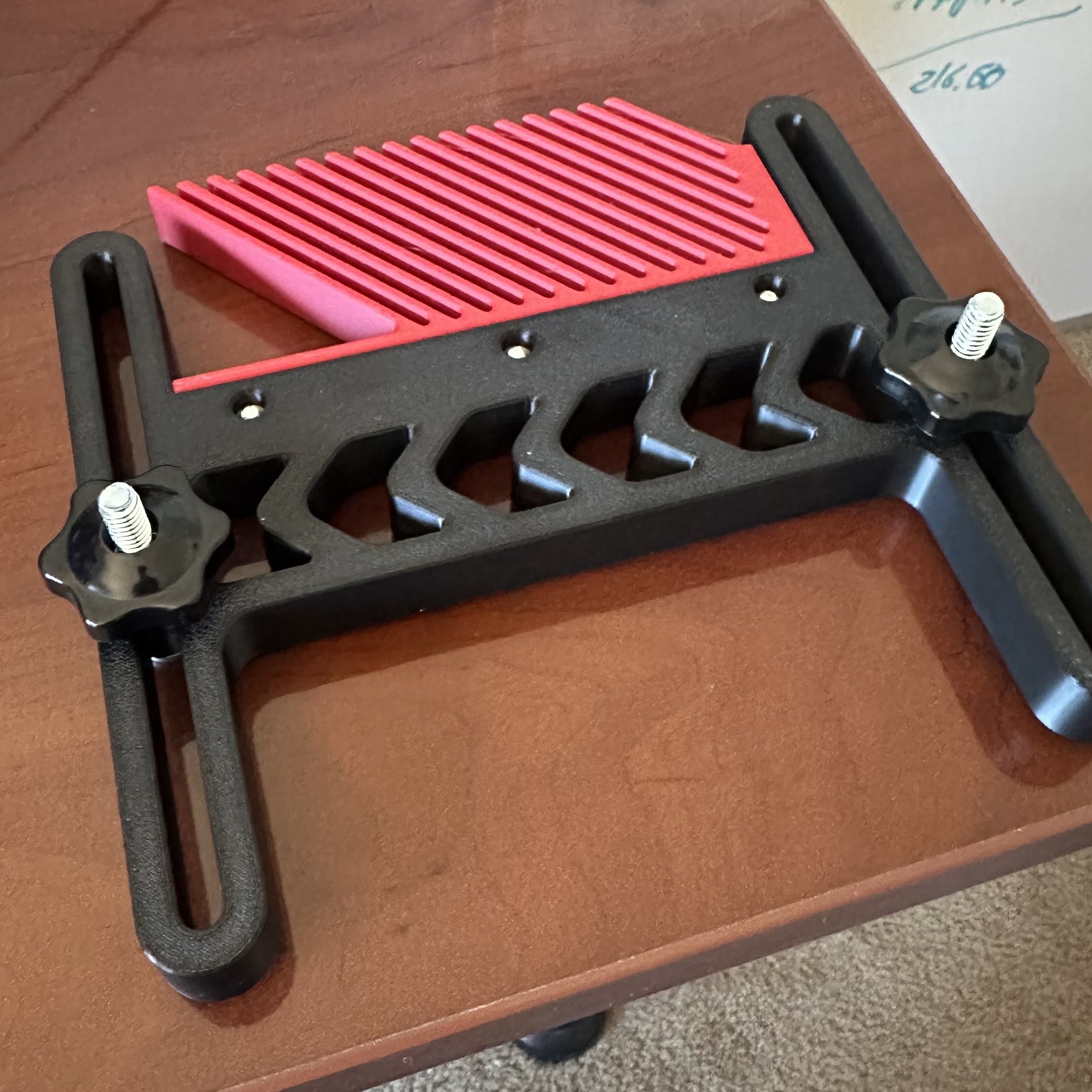 Miniatura 2 do modelo 3D Parametric Featherboard