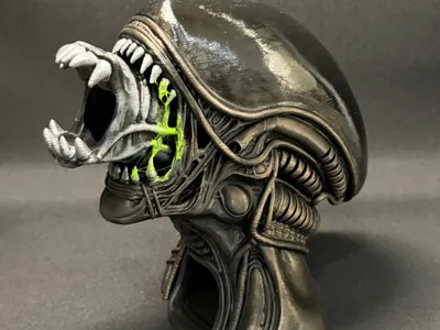 Alien Head dice tower