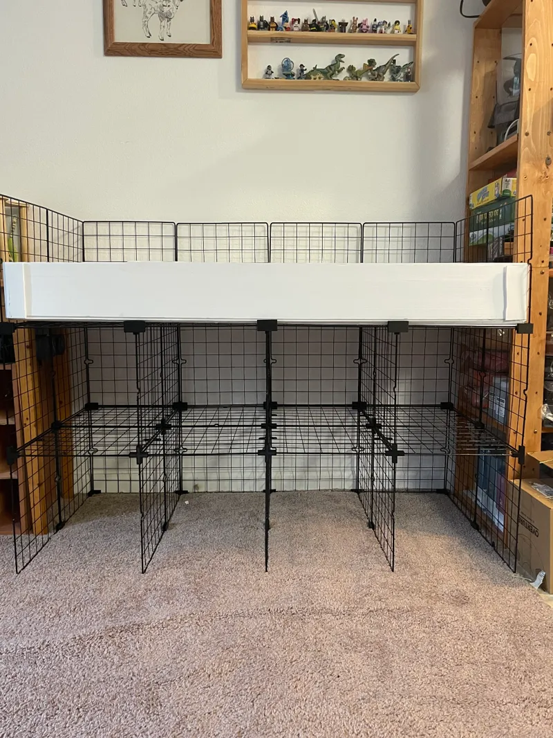 Clips for storage and small animal cages