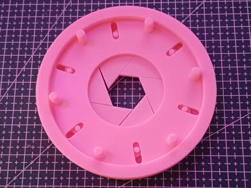 Iris mechanism fidget