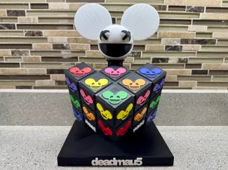 deadmau5 cube_v2 stand