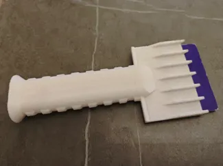 Windscreen scraper