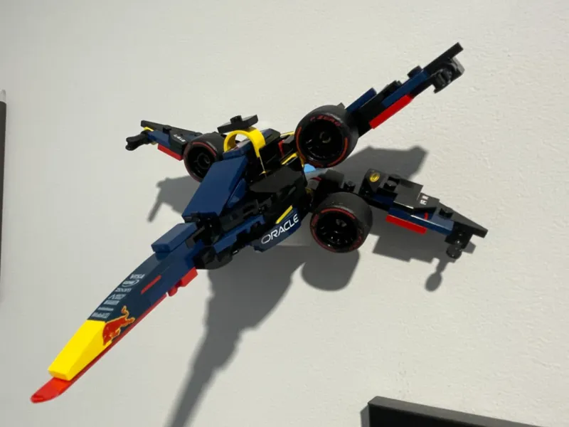LEGOs RB X-wing wallmount (77243 Alternate Build)