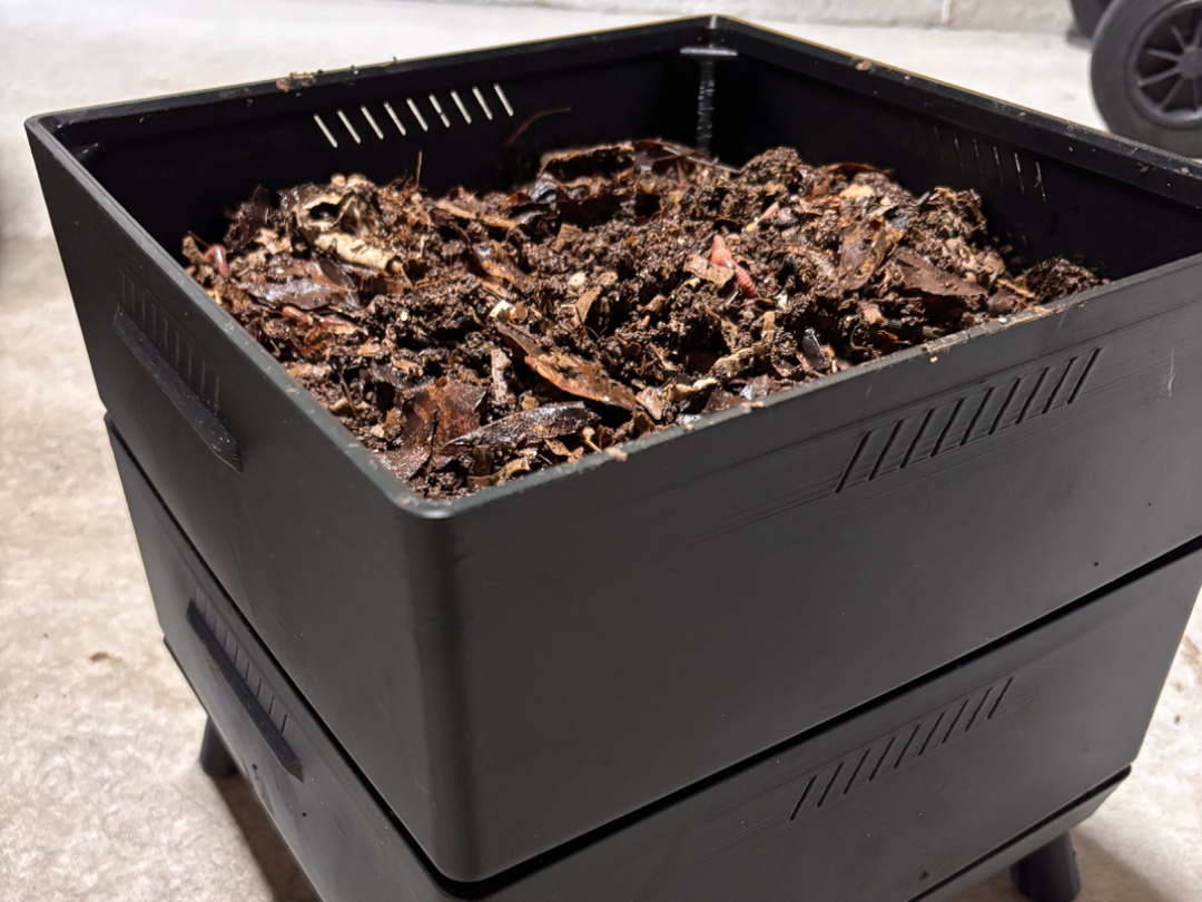 Customizable & Modular Worm Composting Bins