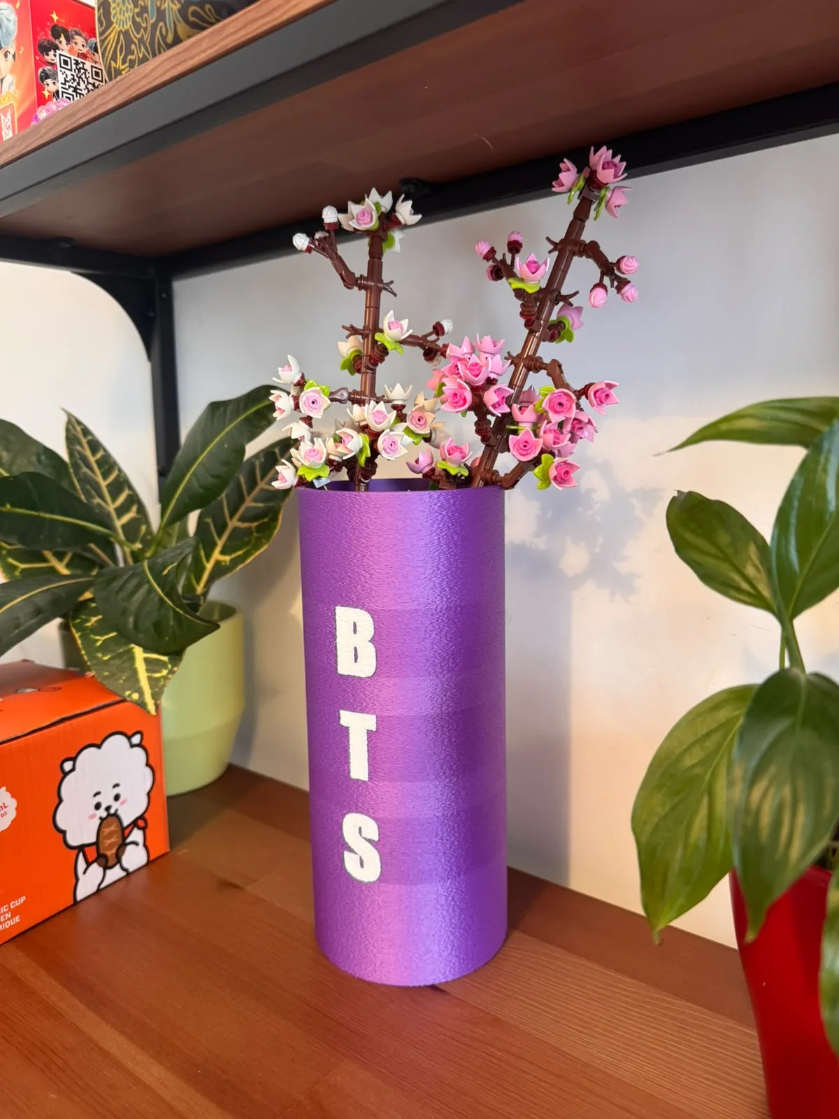 BTS Two-Color Vase view 3