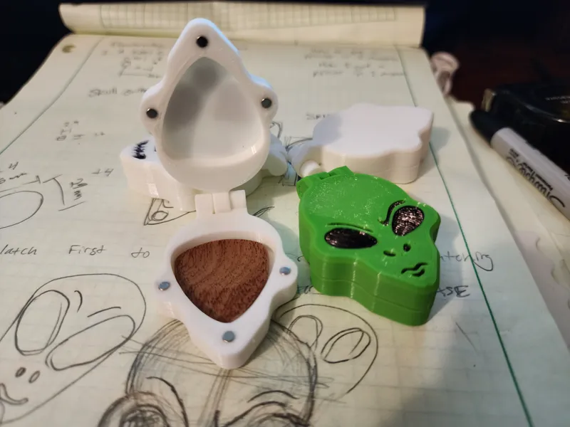 Print-in-Place Alien Box For Guitar Picks