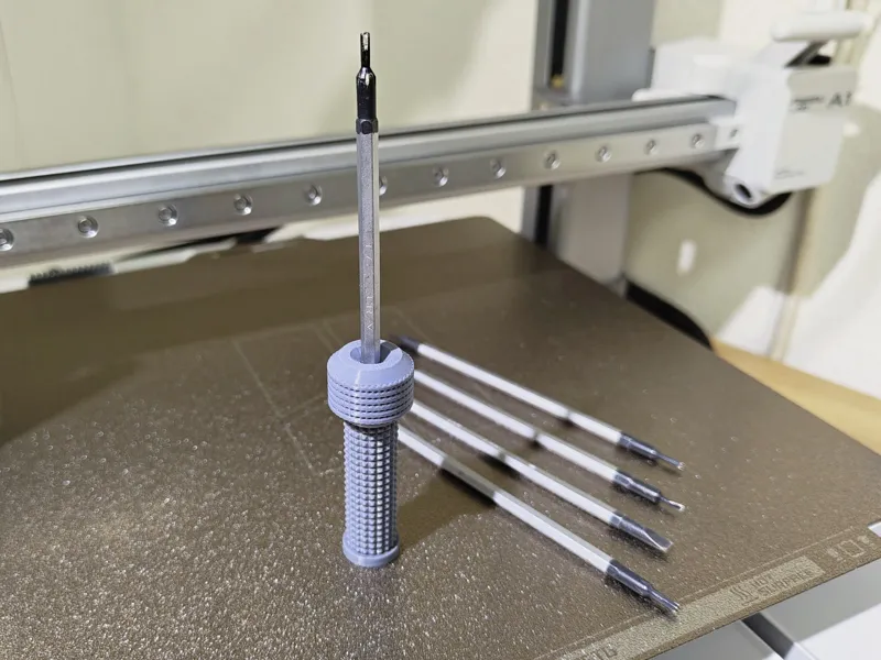 Precision Screwdriver Handle with in-handle Magnet