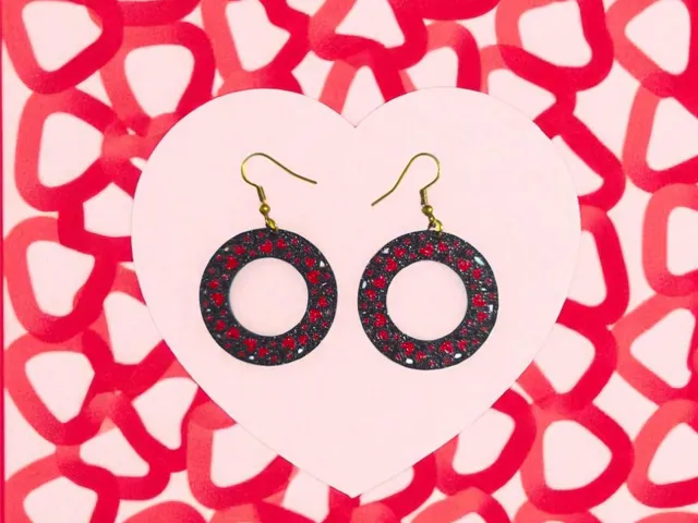 Hearts in circle earrings