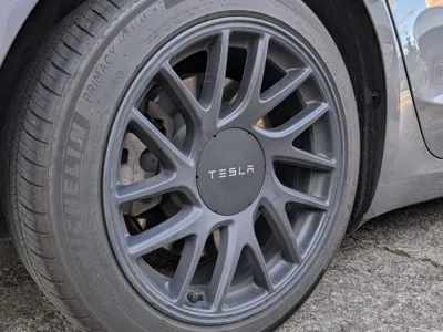 Lug Cover w Logo Tesla Model 3 2025+