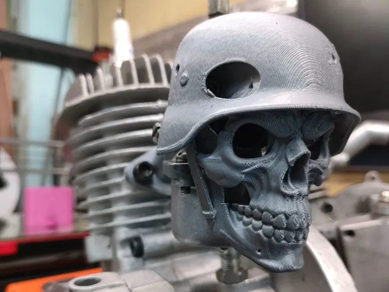 Portafiltro Calavera con Casco  48cc/66cc 2T)