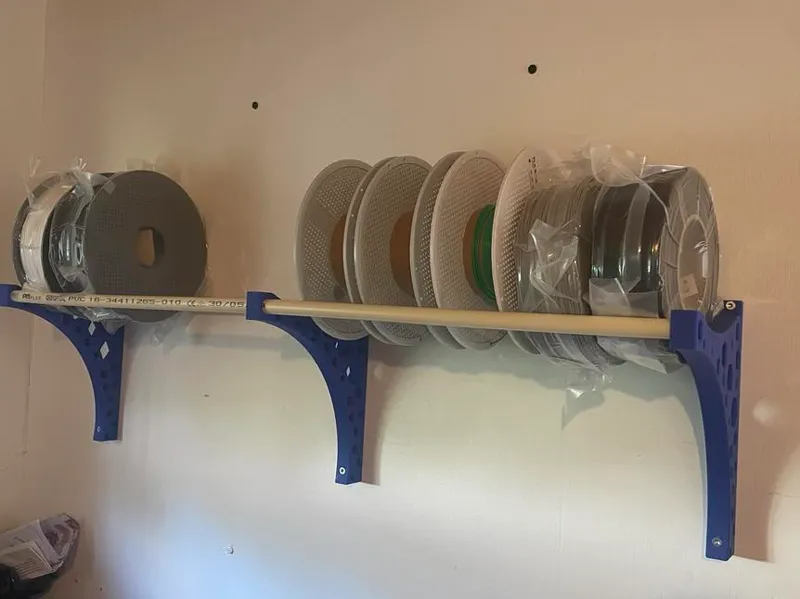 Bracket for fillament holder